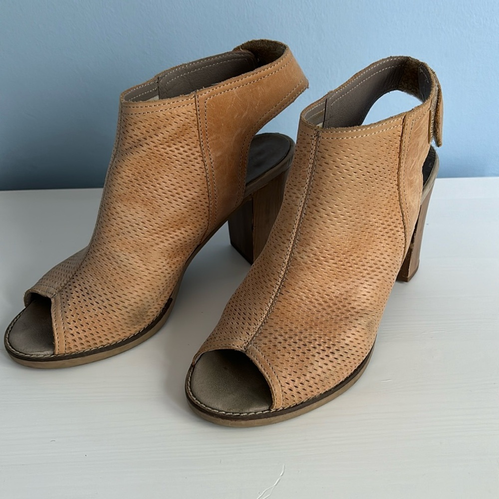 Fun, sturdy summer heels. Comfortable!! Worn and loved but def far from done!